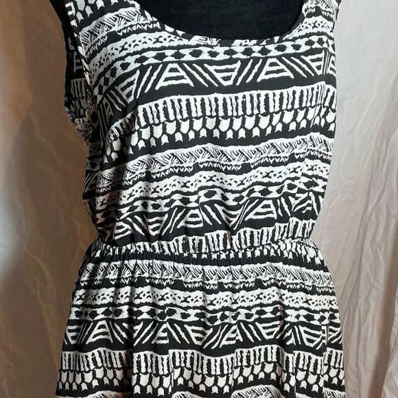 SOLD.   Forever 21 Black & White Boho Style Night Out Dress Size Large - Picture 10 of 12